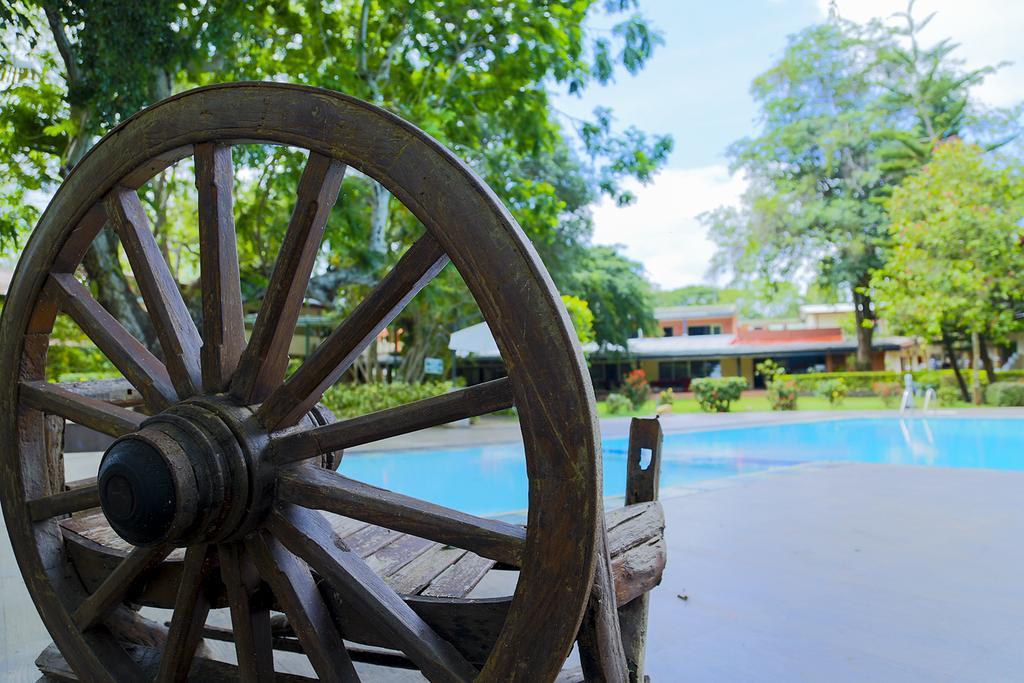 Miridiya Lake Resort Anuradhapura Eksteriør billede